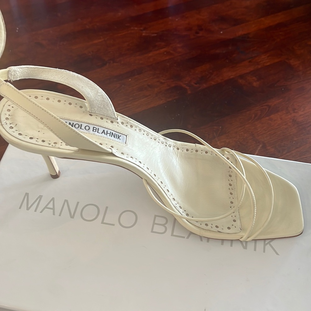 Manolo Blahnik ..Ivory Shoes..size 40(9 1/2)